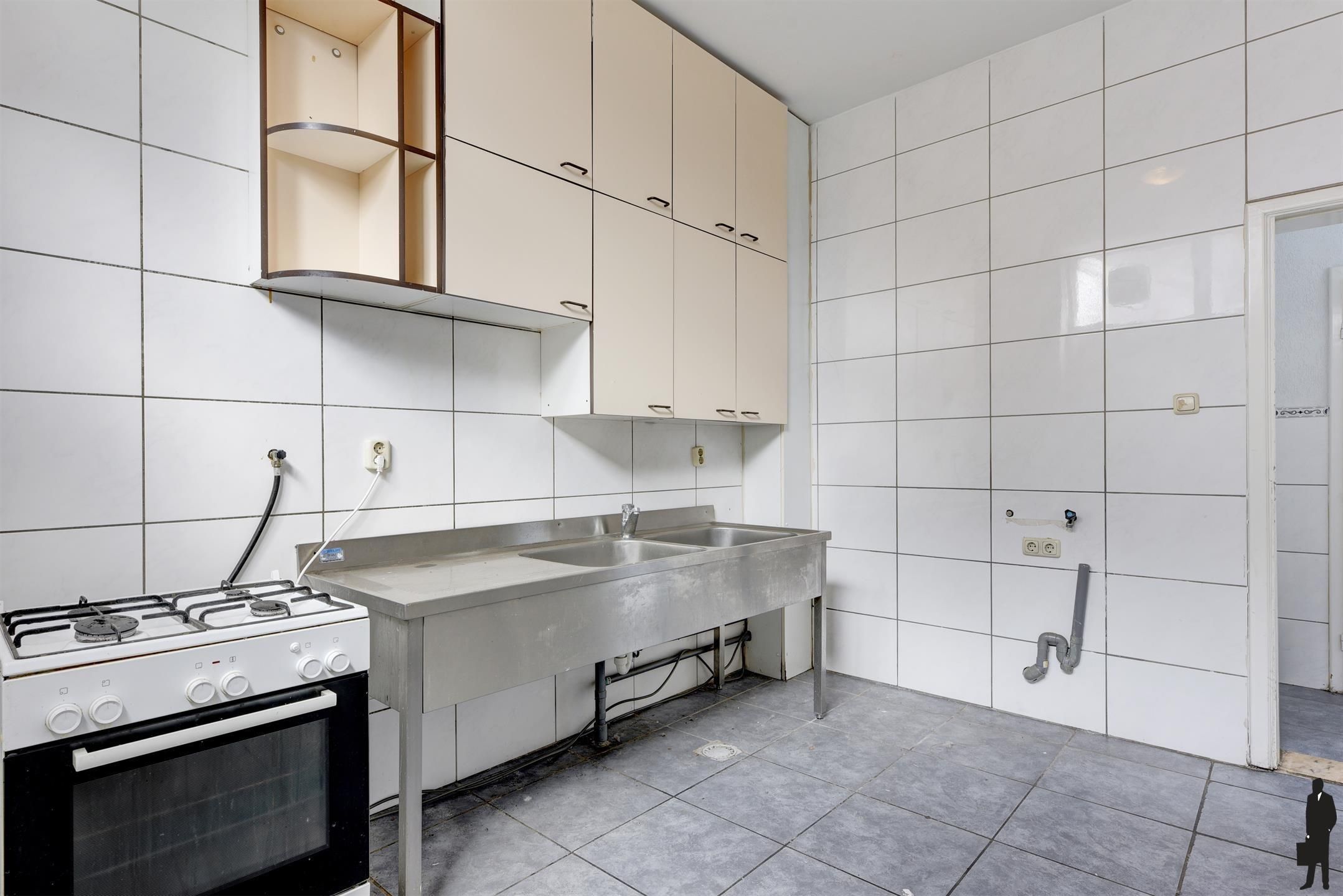 Handelszaak met bovenliggend appartement in Turnhout foto 6