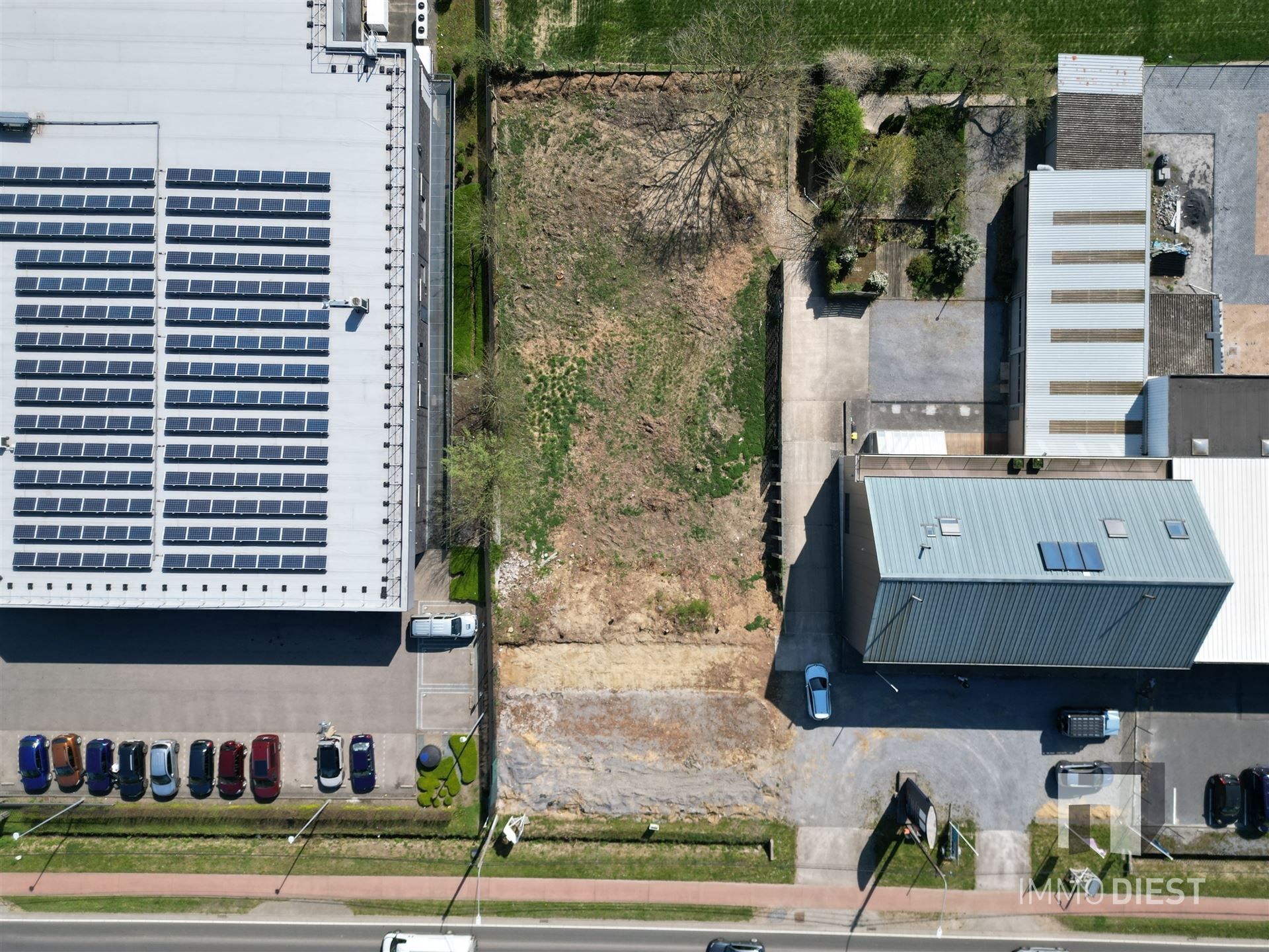 Bouwgrond van 13.86 are op toplocatie in zone voor ruimtebehoevende kleinhandel. foto 6