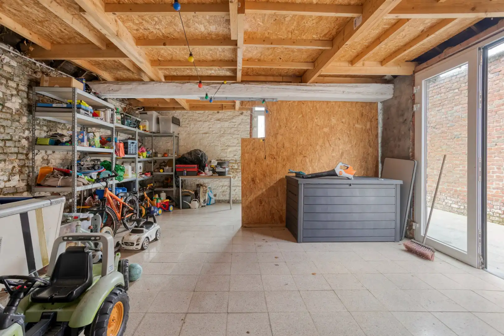 Ruime, gerenoveerde woning met werkplaats, garage en diepe tuin! foto 16
