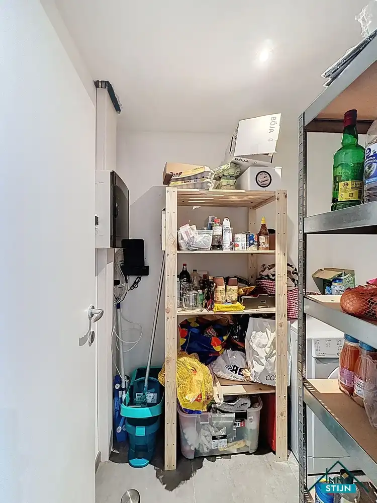 Recente duplex met drie slaapkamers en een garage foto 6