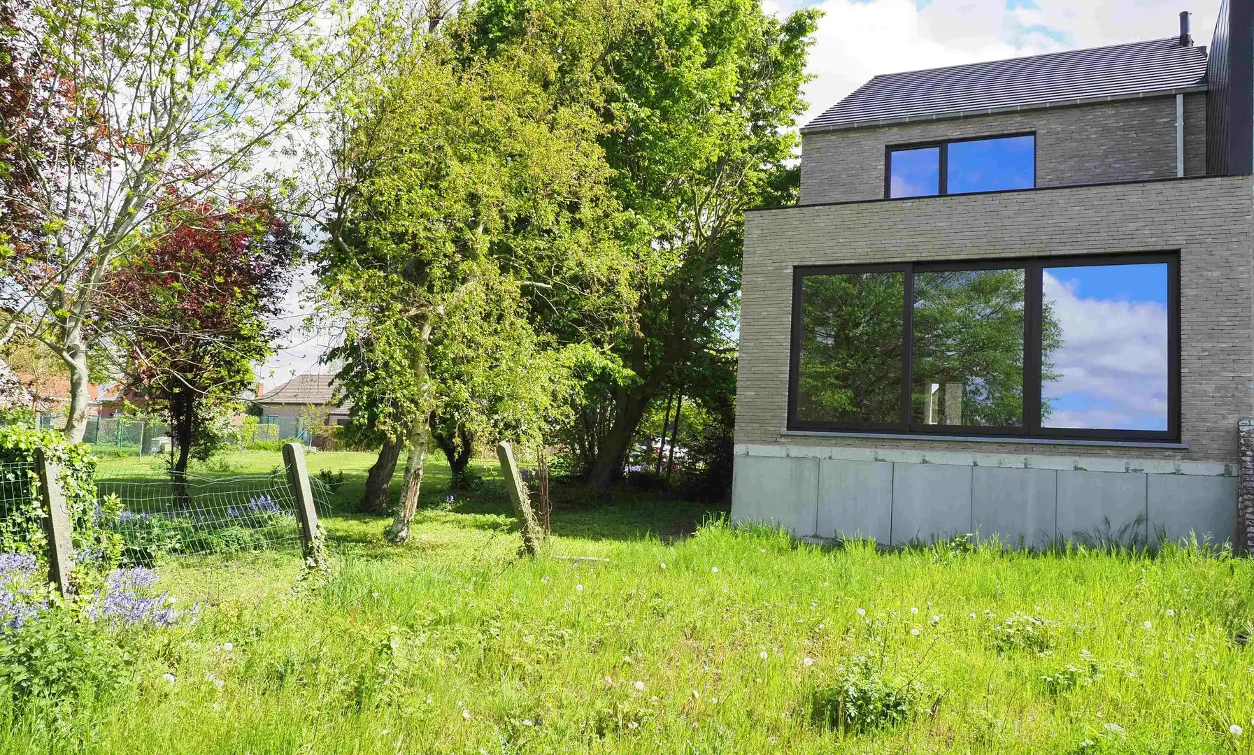 Unieke halfopen woning op een mooie ligging in de Klijtberg te Vichte met 3 kamers en gezellige tuin. foto 4
