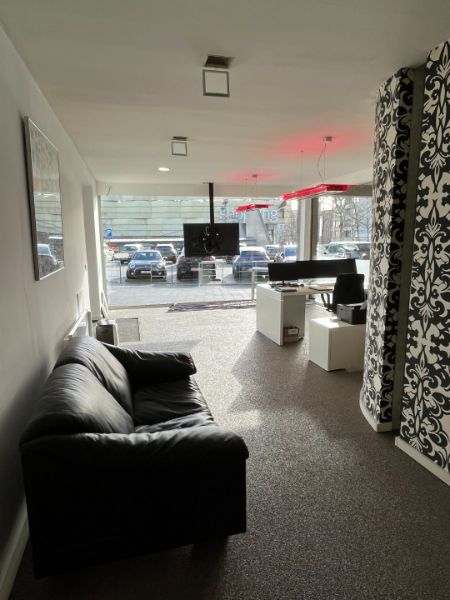 Commercieel pand van 180m² gelegen in het centrum van Genk, tegenover Shopping1. foto 8