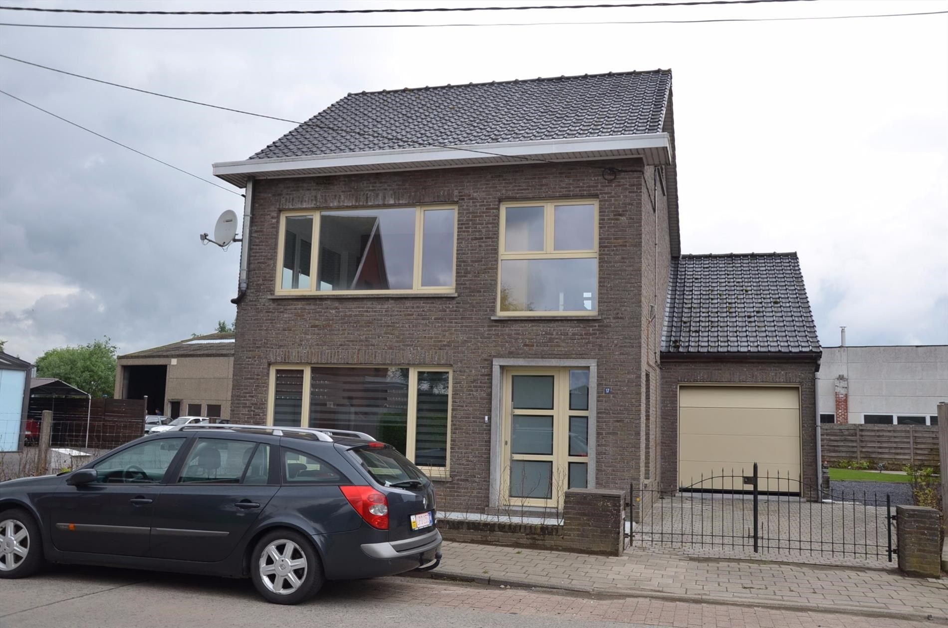 Ruime vernieuwde woning  foto {{pictureIndex}}