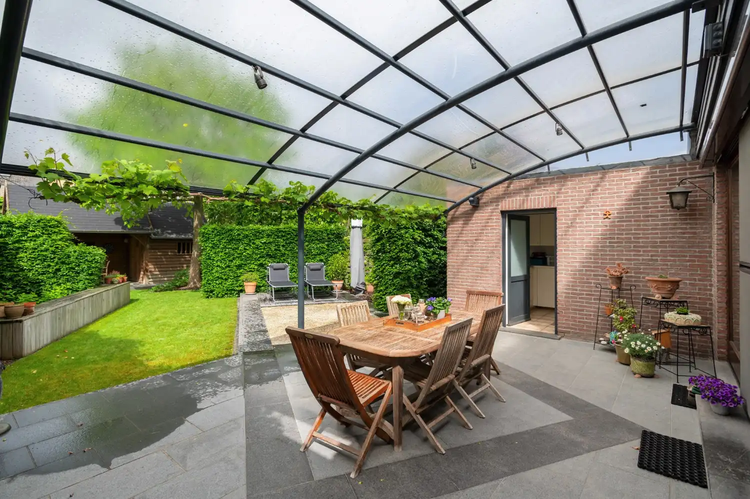 INSTAPKLARE WONING MET 3 SLK, TUIN EN GARAGE! foto 2