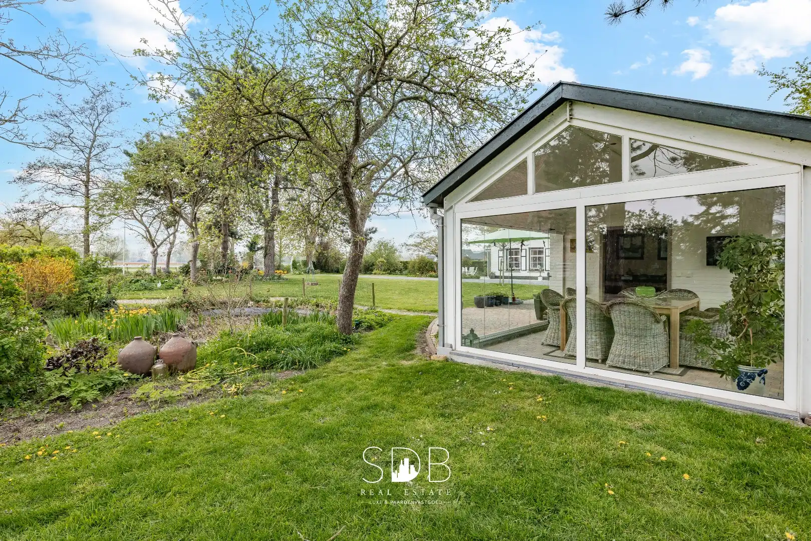 Landelijke woning met authentiek gastenhuis, stalgebouw, graslanden en buitenpiste op 20.285m² foto 17