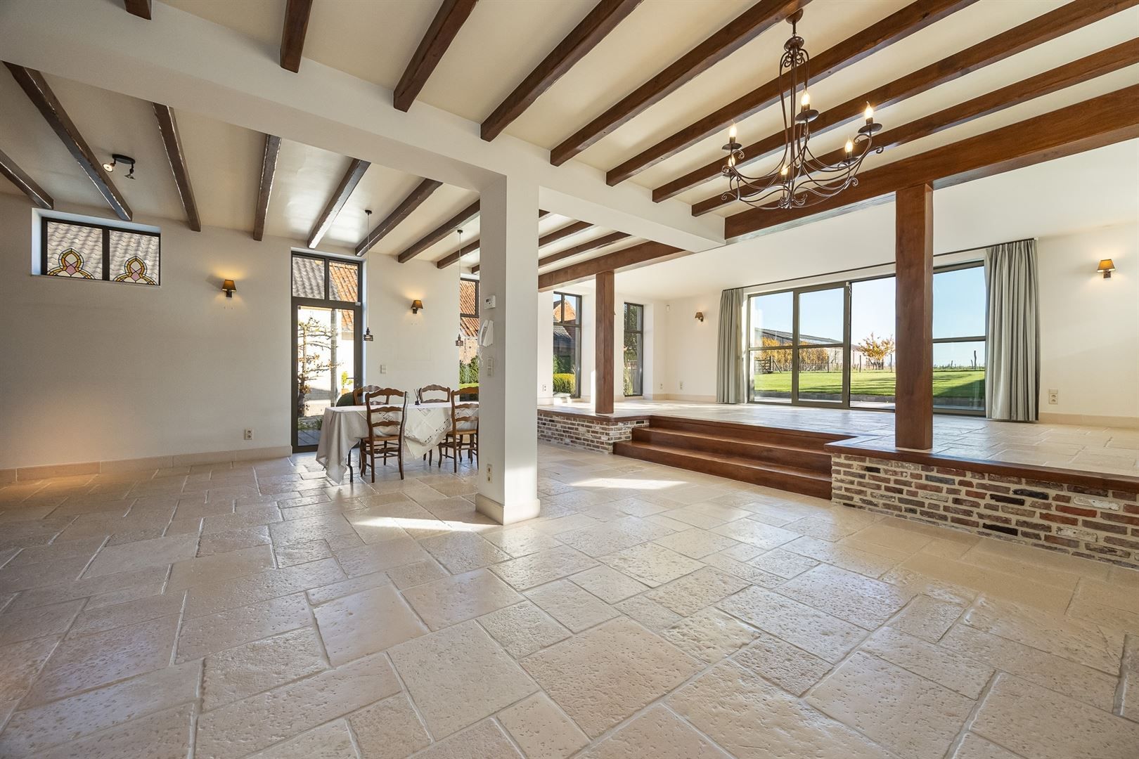 Exclusief landhuis met multifunctioneel bijgebouw foto 4