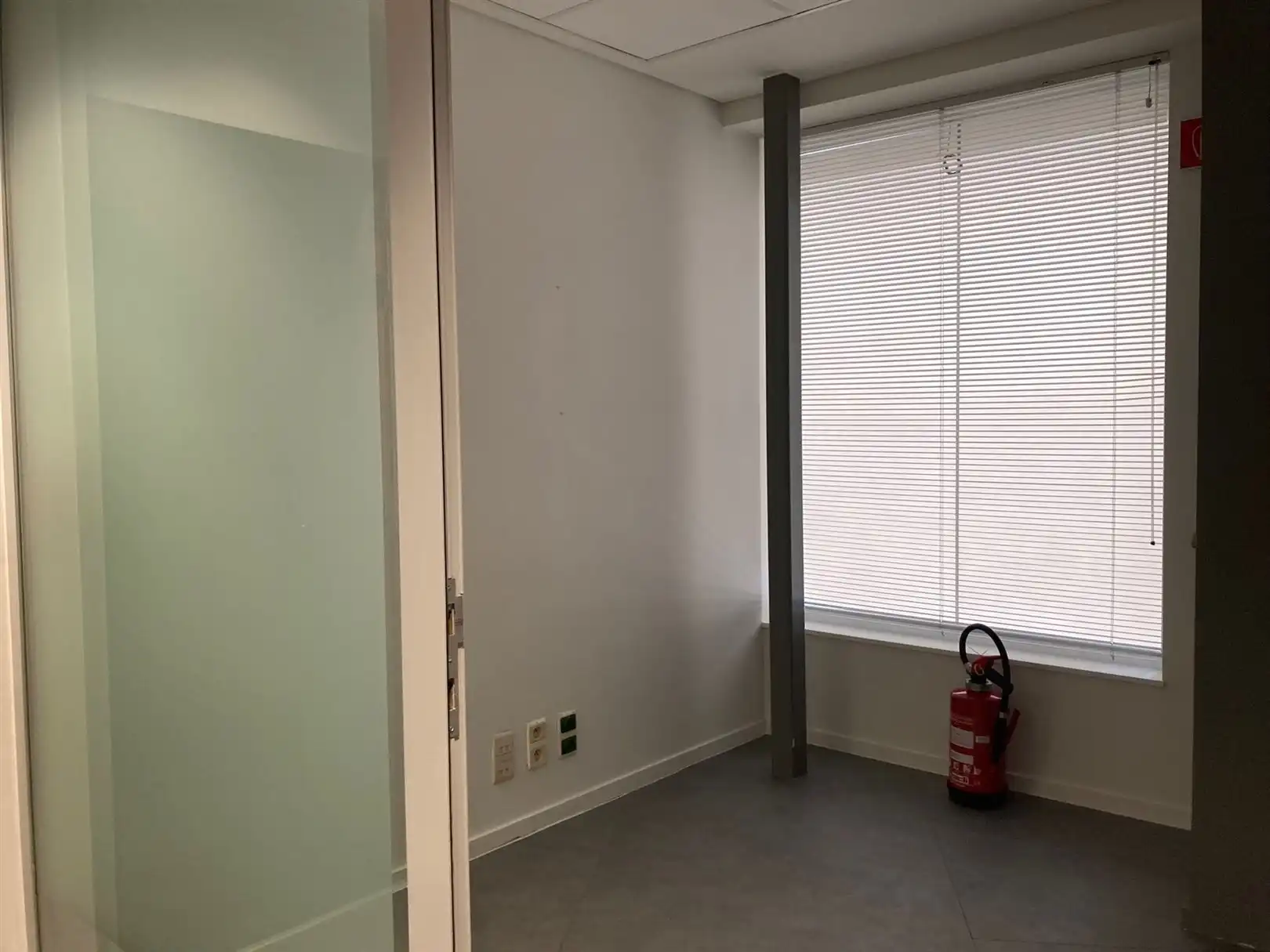 (Para)Medisch/Diensten/Kantoor/Coffee corner op een commerciële hoek in Antwerpen-Zuid foto 20