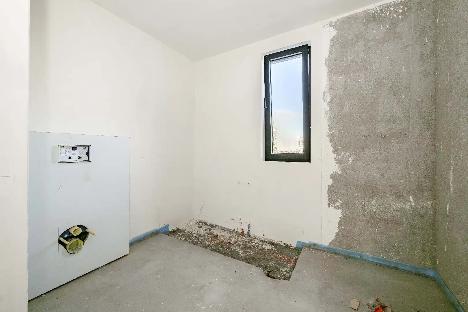 HALFOPEN RUIME GEZINSWONING MET ZEER GROTE TUIN foto 11