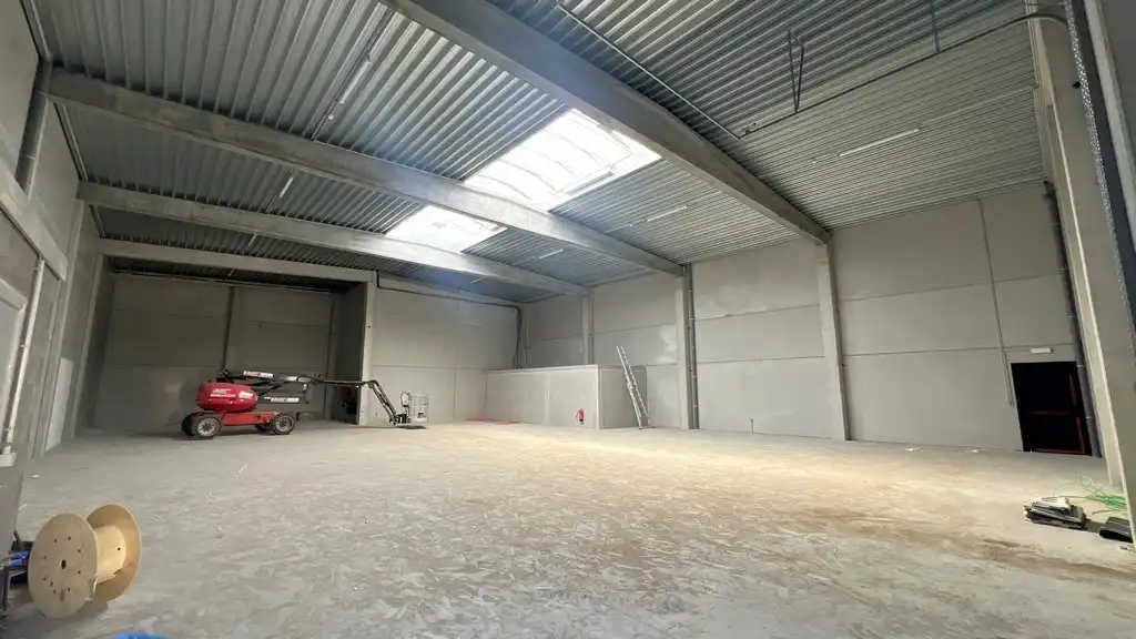 Nieuwbouw magazijn met kantoor te huur in Durmakker Evergem foto 9