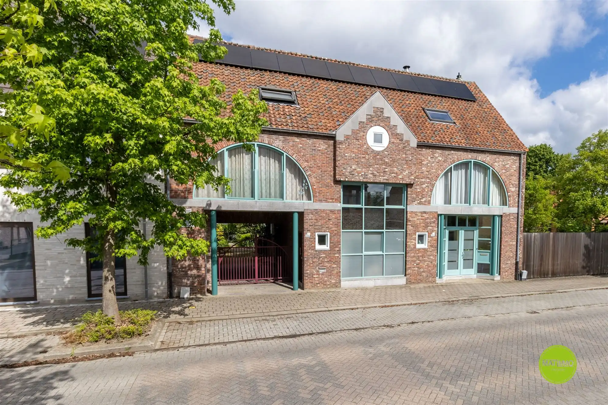 Unieke opportuniteit: woning én duplex appartement in één.  foto {{pictureIndex}}