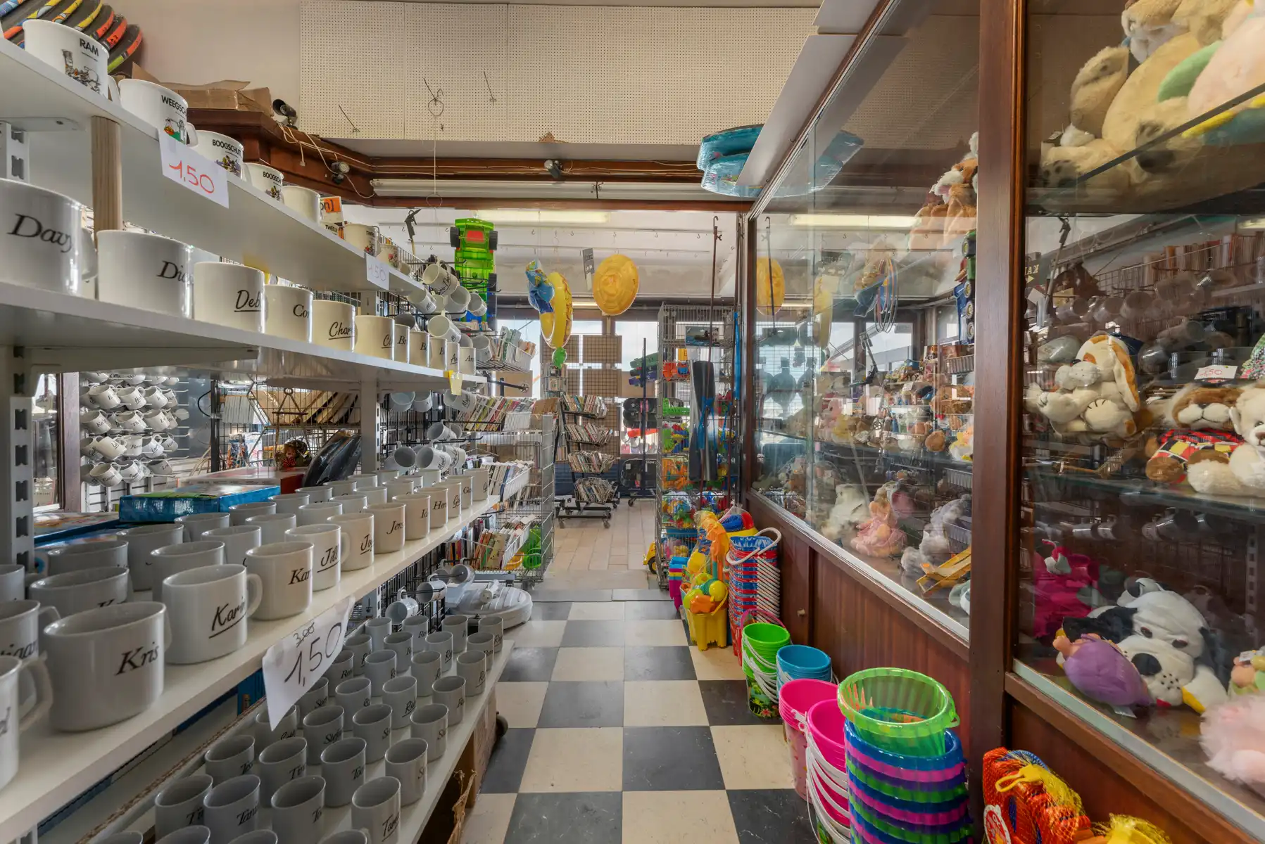 Dé strandwinkel van Sint-Idesbald staat te koop! foto 6