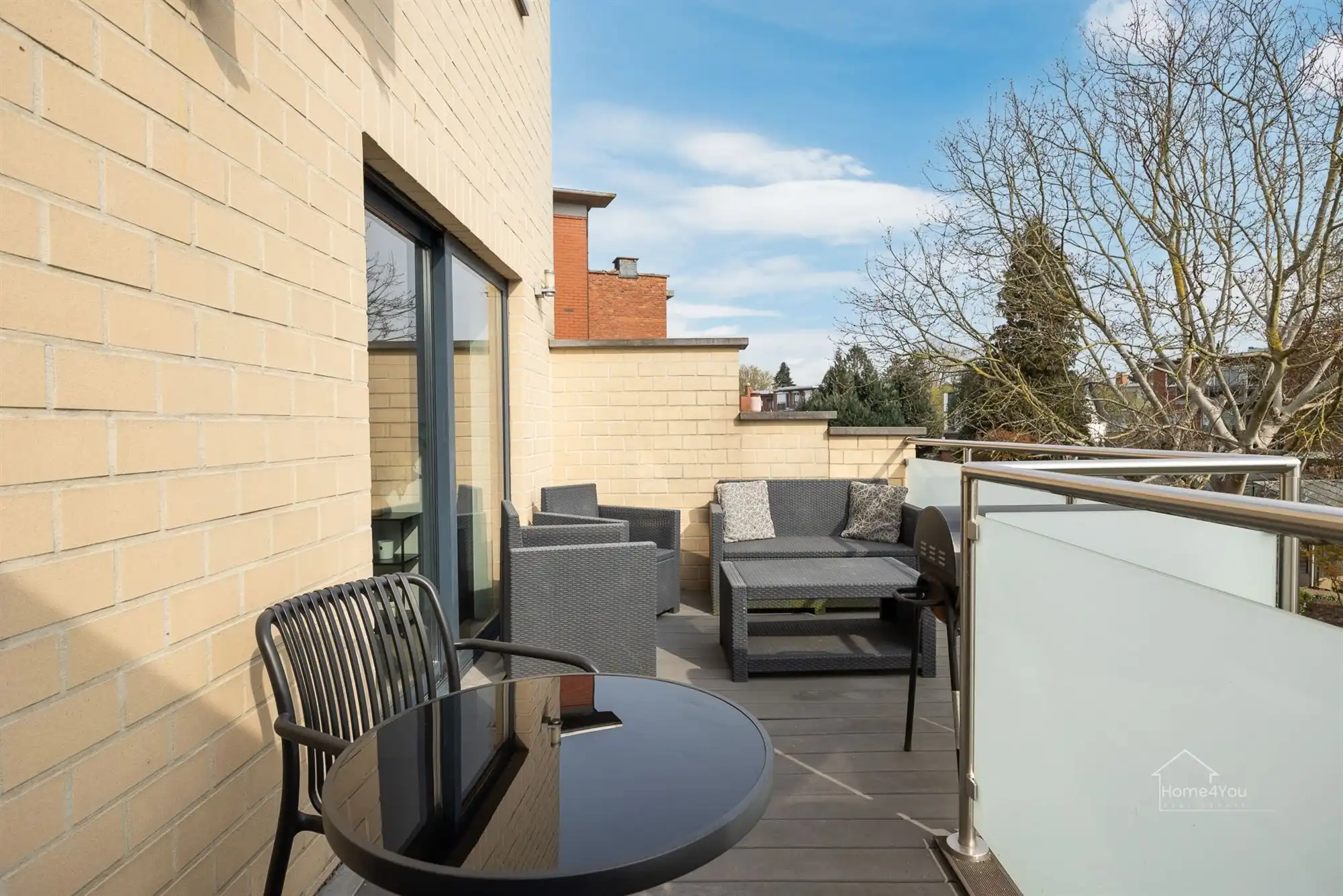 Gerenoveerd duplexappartement met privé-ingang en terras foto 9