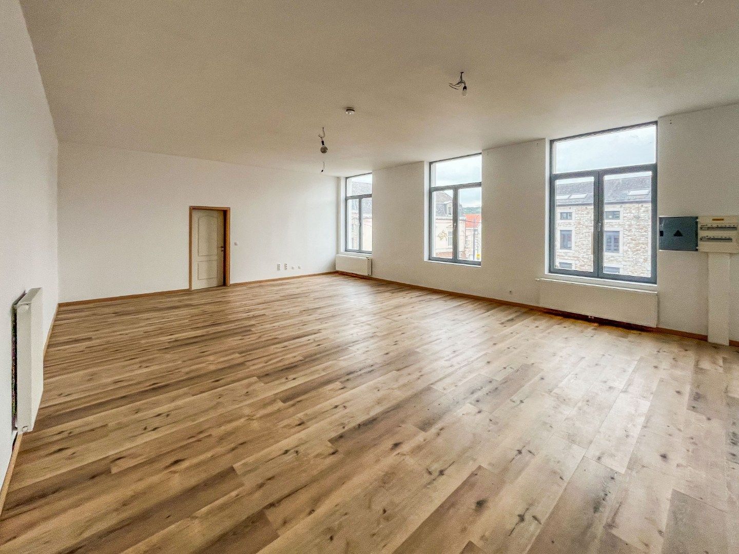 Een recent integraal gerenoveerd, welgelegen gebouw foto 6
