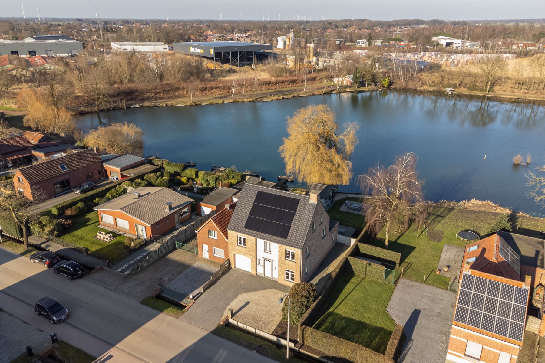 Een villawoning met 4 slaapkamers met een idyllisch uitzicht in Brecht.  foto {{pictureIndex}}