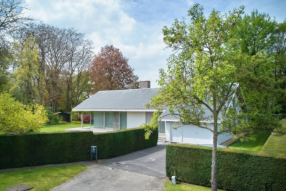 Hoofdfoto van de publicatie: VERKOCHT. Bijzondere villa met grote tuin van het architectencollectief Konstrukto