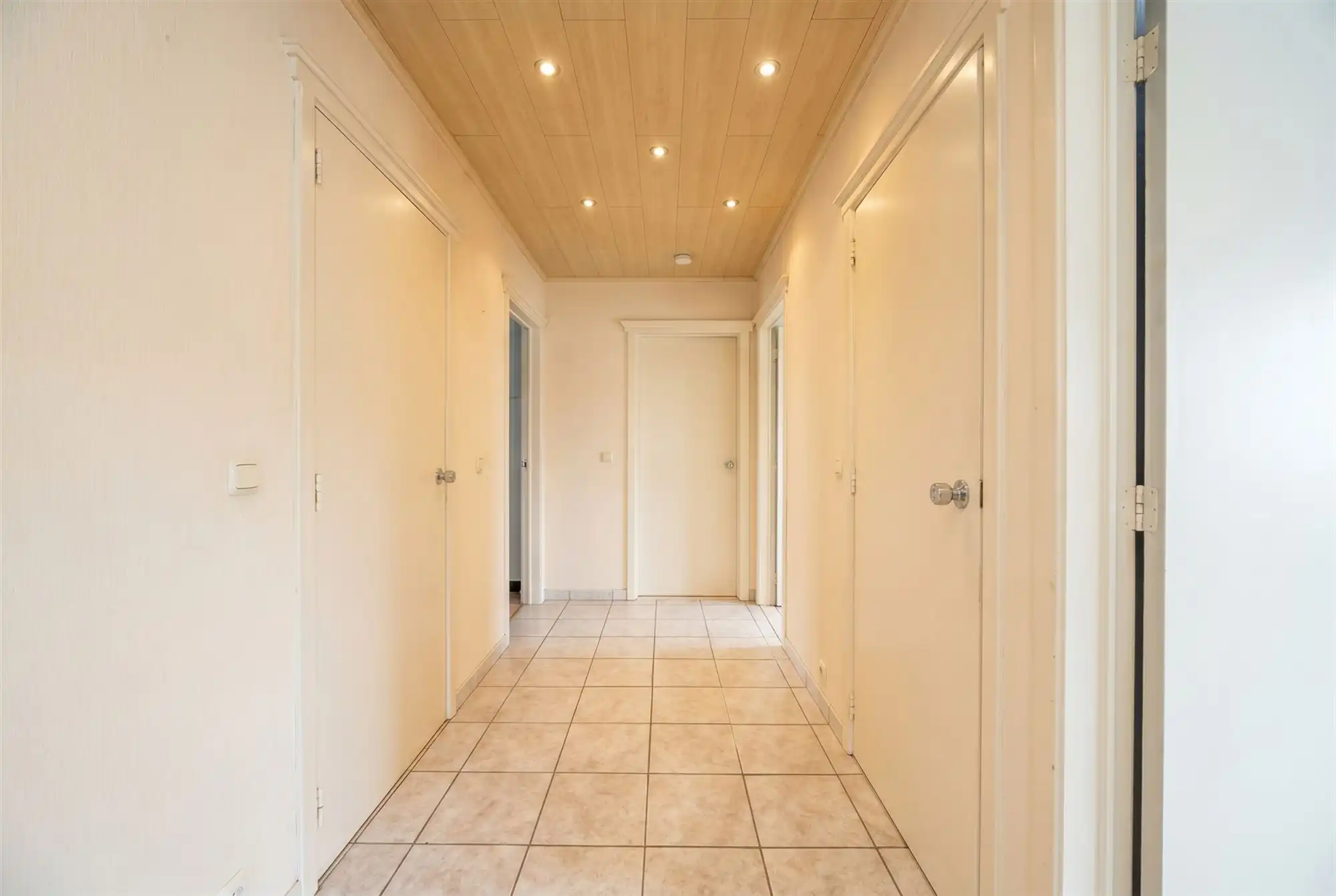 Instapklaar appartement met terras en garage foto 14
