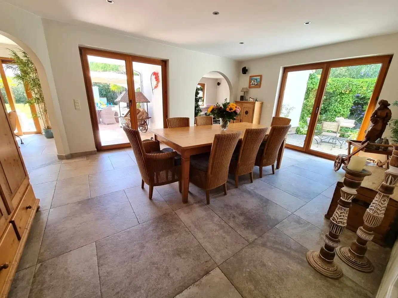 Spaanse villa, zeer rustig gelegen en gekaderd in een mooi verzorgde tuin voorzien van zwembad foto 8