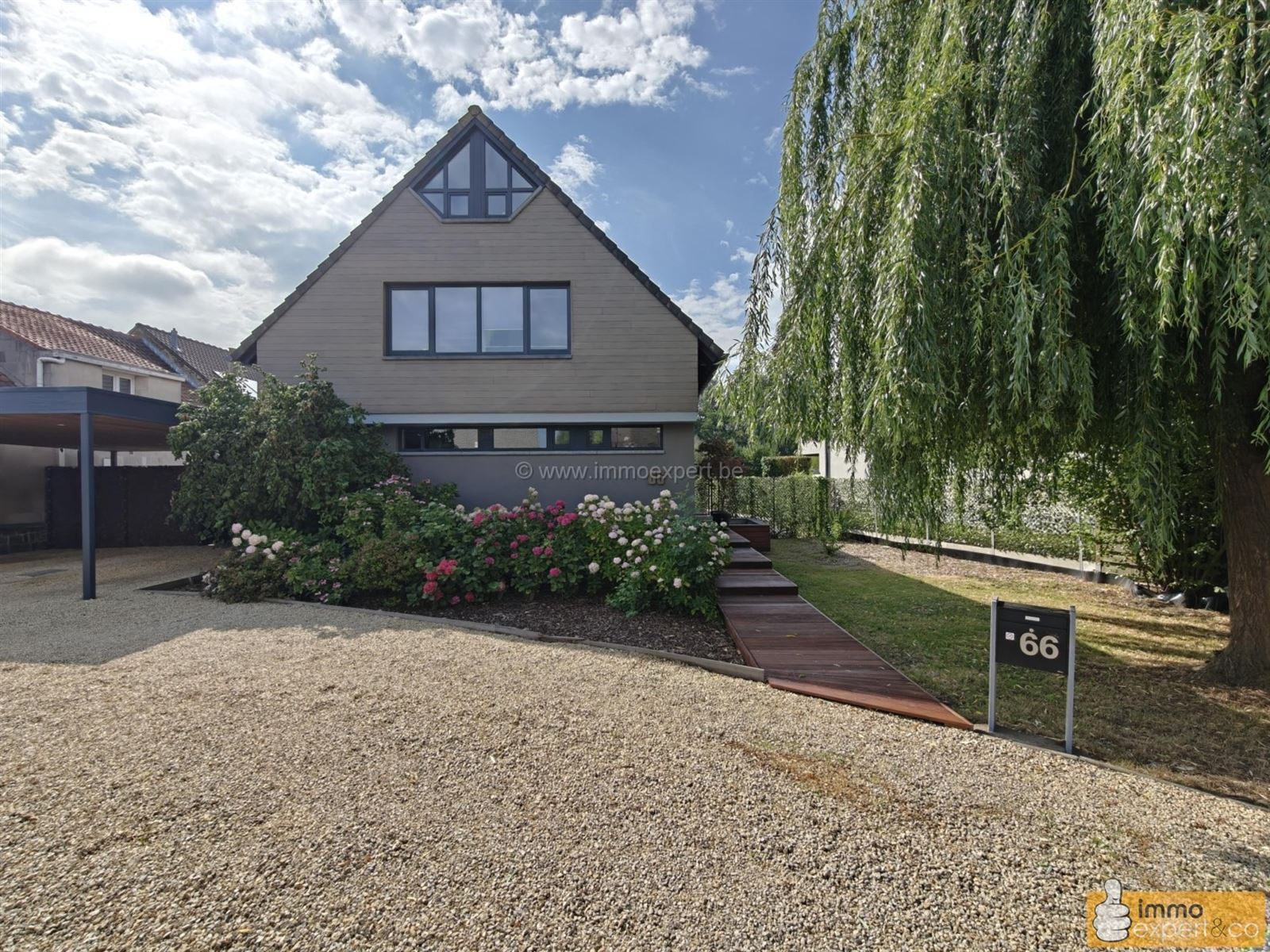 TERNAT: Residentieel gelegen villa met 5 slpks foto {{pictureIndex}}