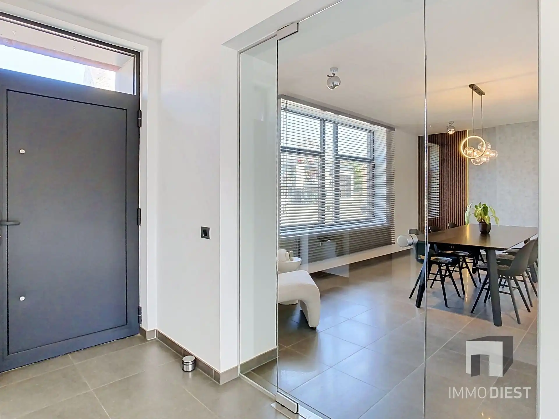 Moderne, lichtrijke woning met aangename tuin aan de voet van hartje Scherpenheuvel. foto 3