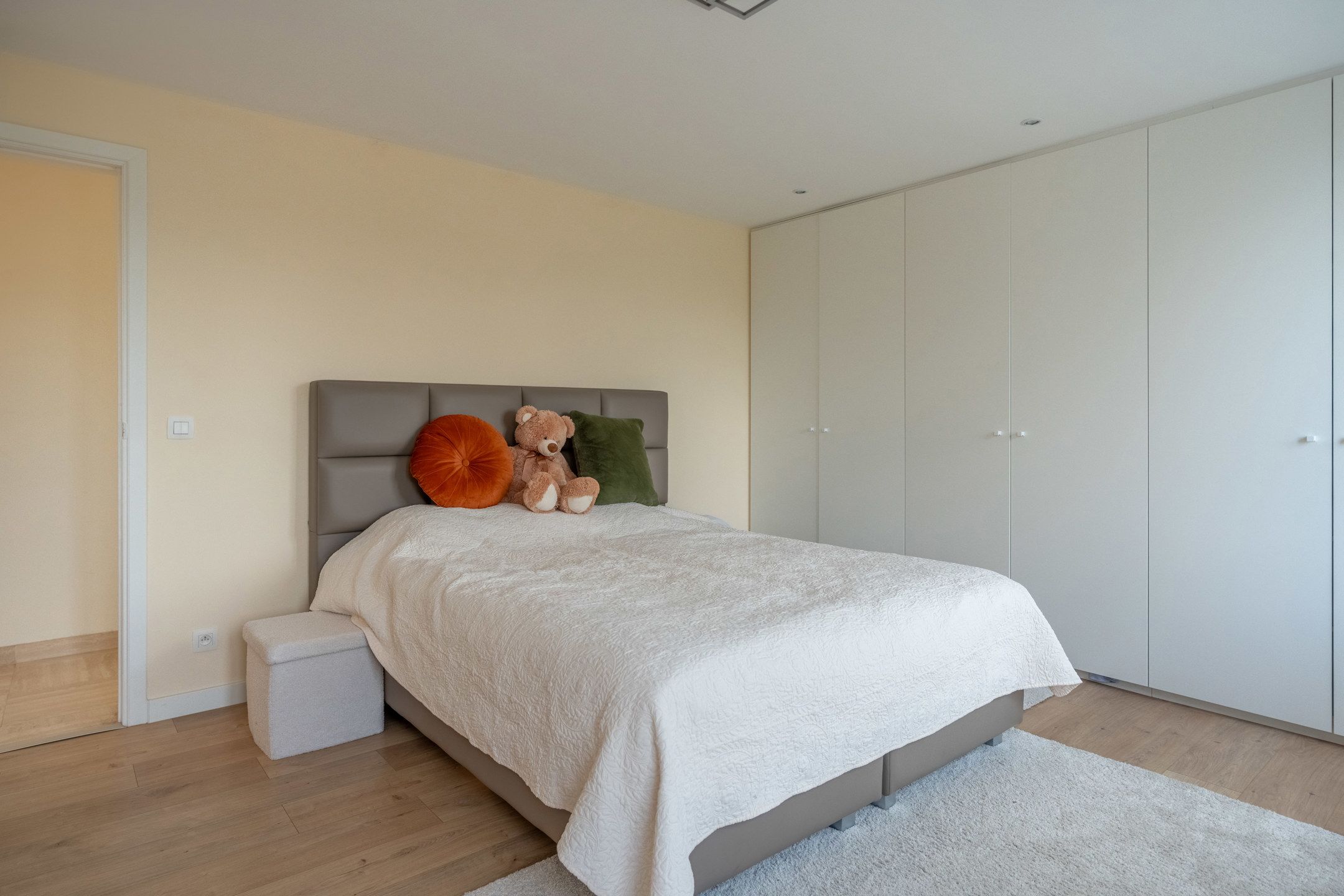 Volledig vernieuwde  woning/kantoor/handelspand met 5 slpks foto 21