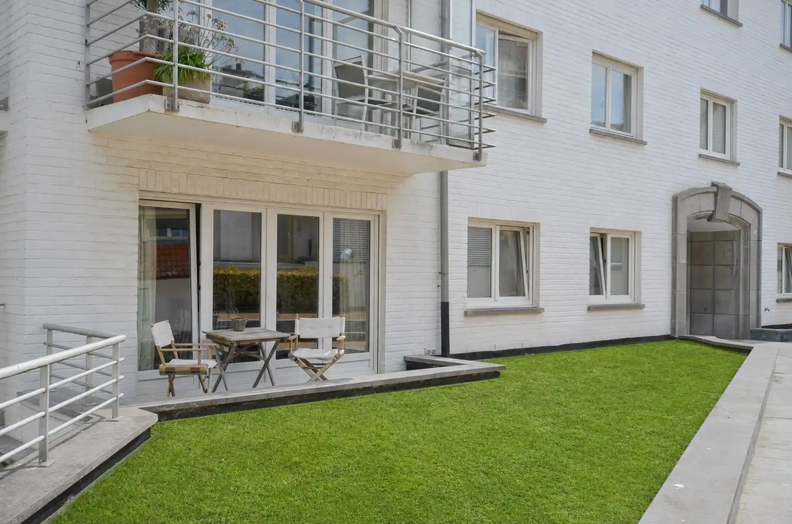 Stijlvol hoekappartement met tijdloze elegantie en een open zicht op de Kustlaan. foto 10