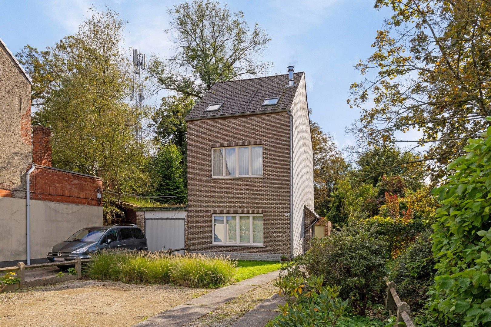 Op te frissen halfopen bebouwing te Kessel-Lo - EPC 583 kWh/m² - bewoonbare opp. 179 m² foto 1