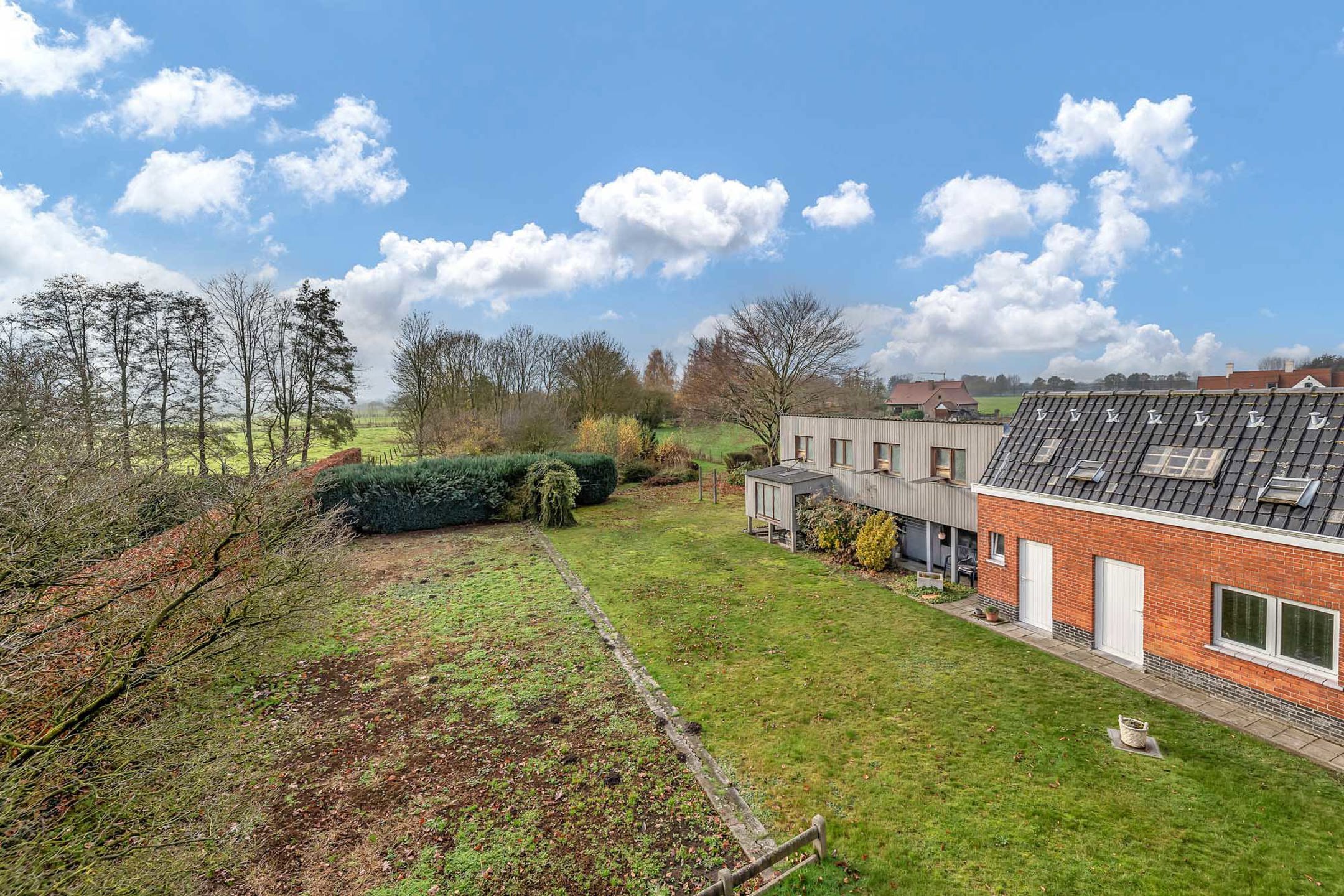 Charmante woning op een prachtig perceel van maar liefst 2.320 m² foto 18