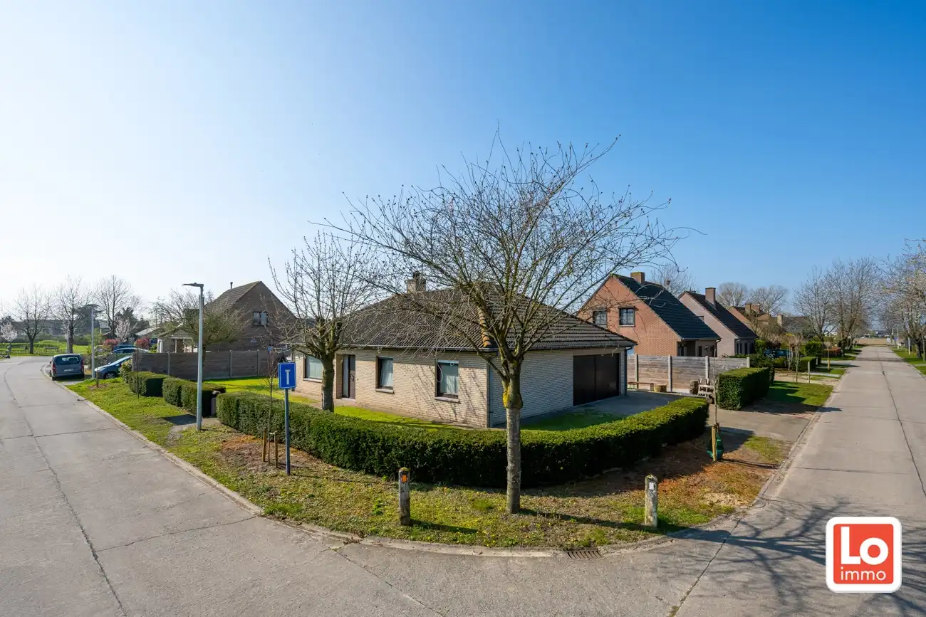 Gelijkvloerse open woning met dubbele inpandige garage en zonnige tuin op een toplocatie nabij het centrum van Lochristi! foto 16