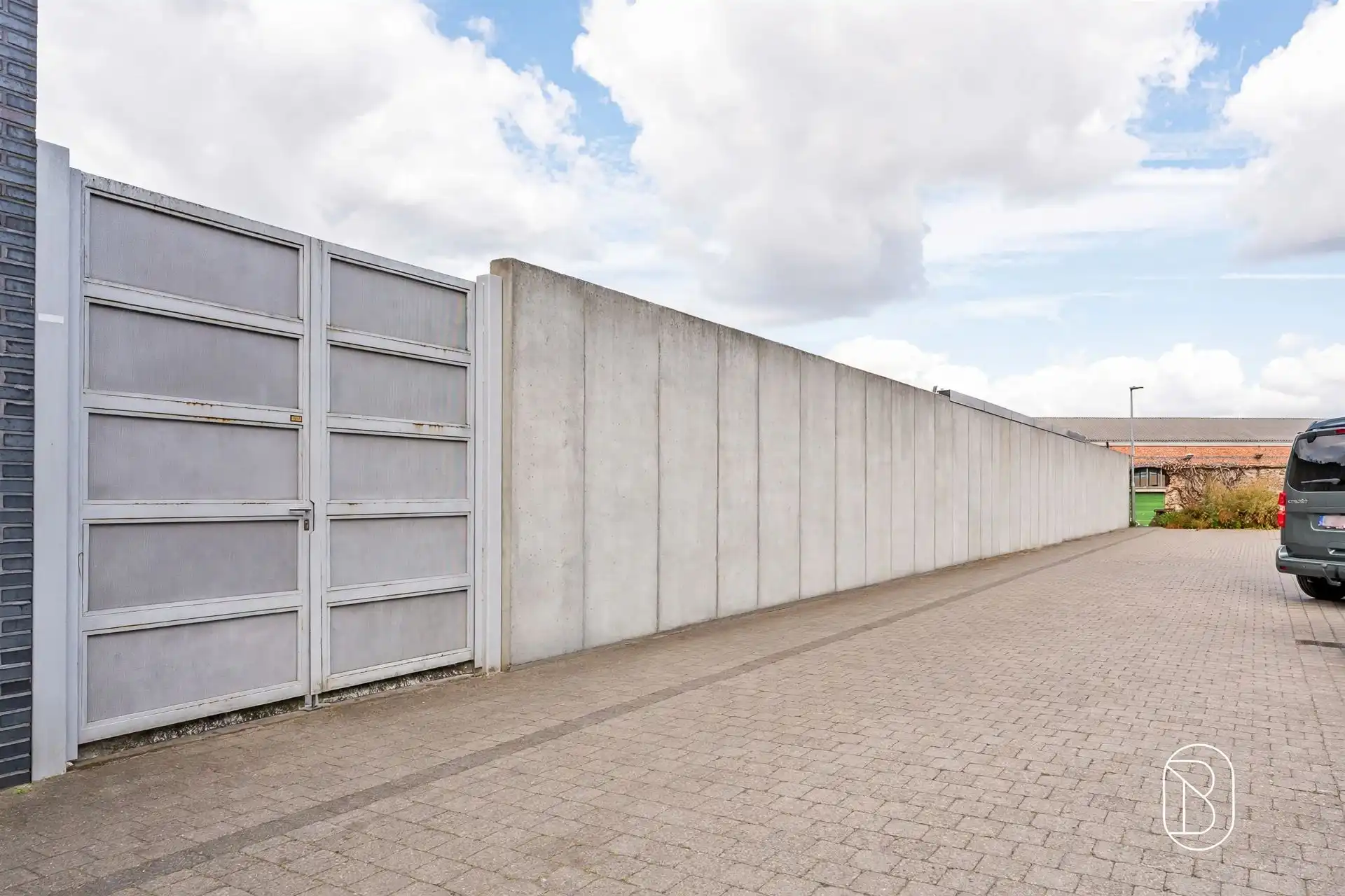 Handelspand met ruime woonst, tuin en garage foto 11