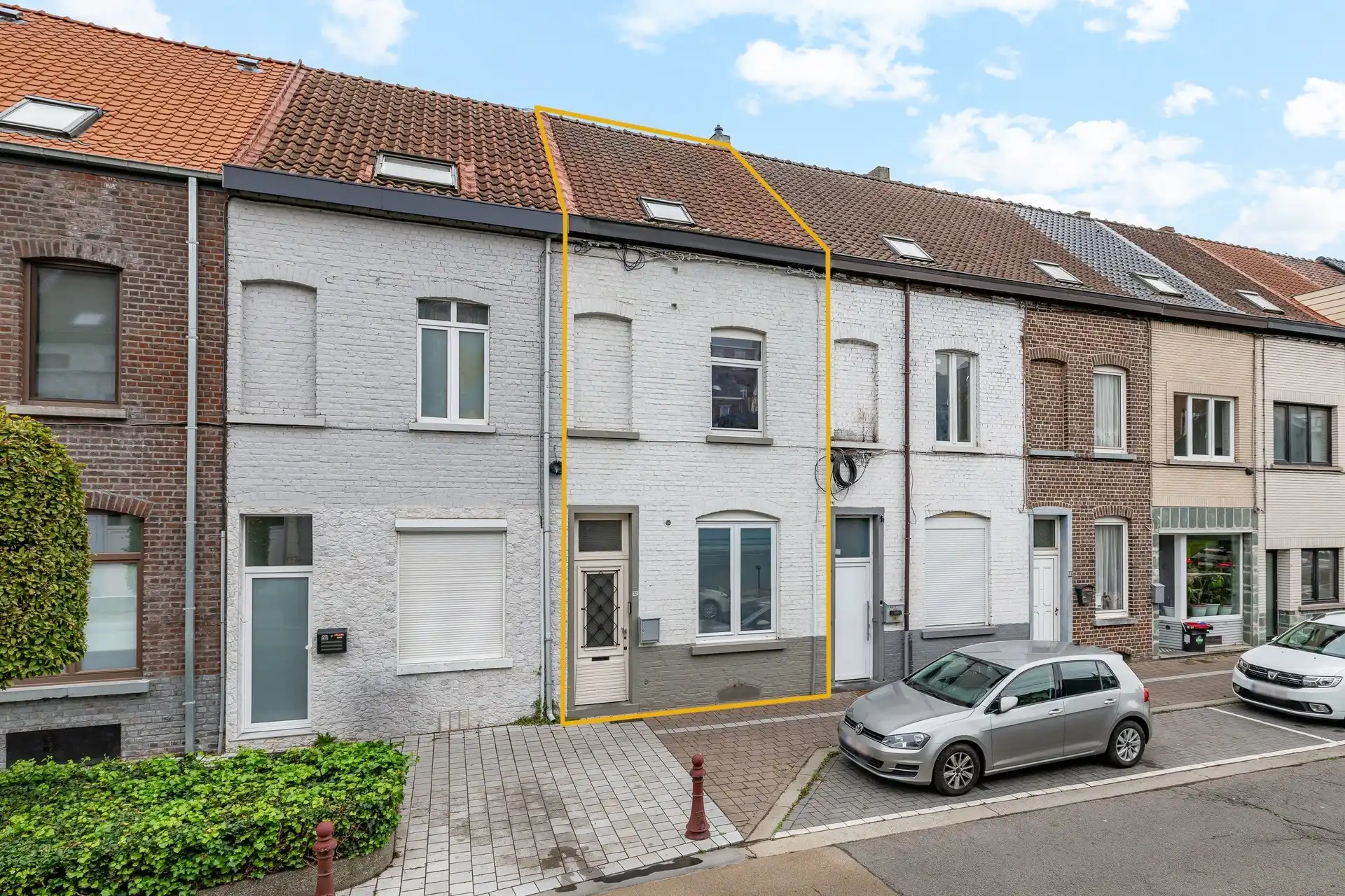 Gunstig gelegen rijwoning met 4 slaapkamers foto {{pictureIndex}}