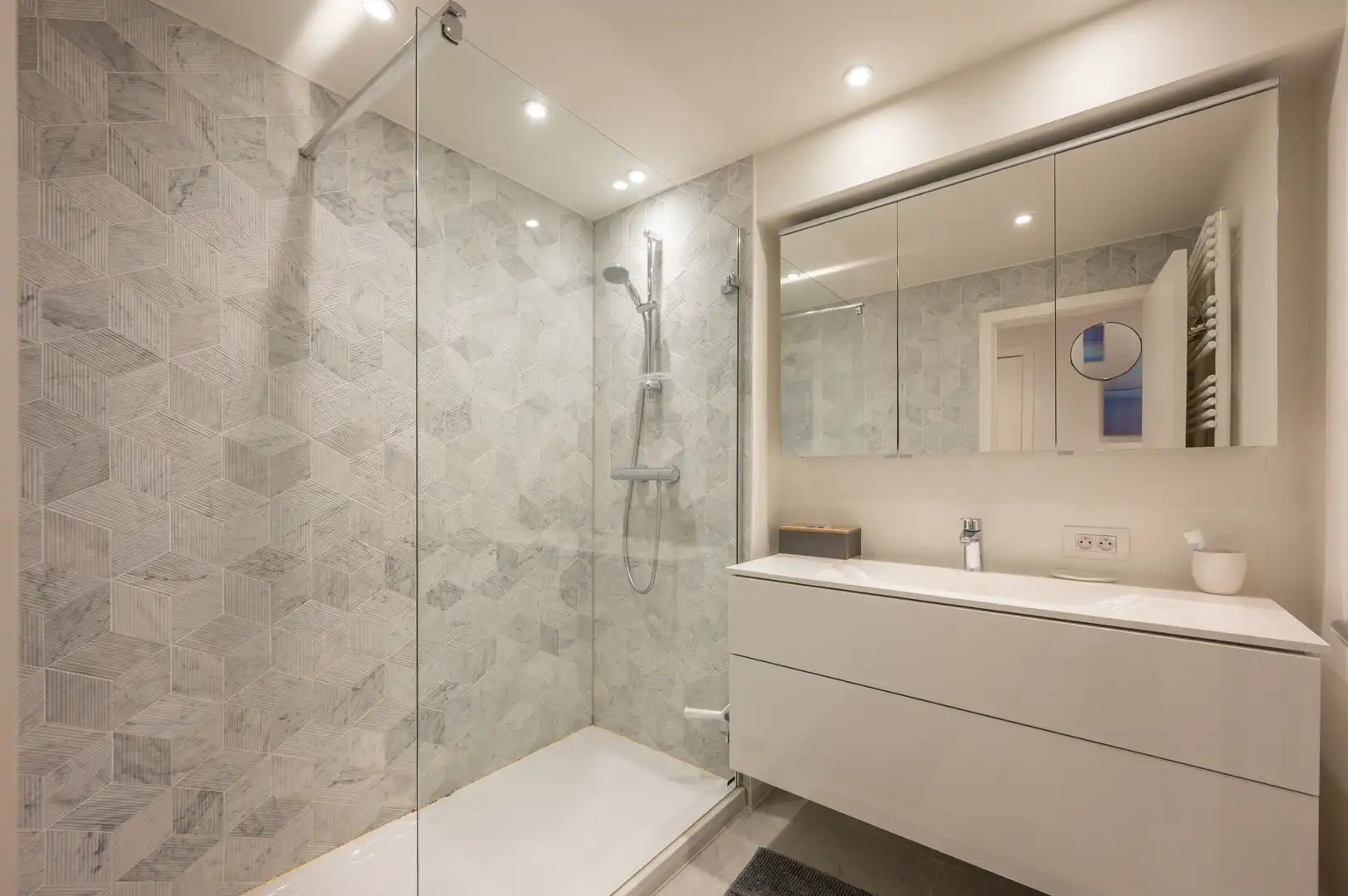 Fantastisch appartement met zijdelings zeezicht gelegen vlakbij het Driehoeksplein. foto 17