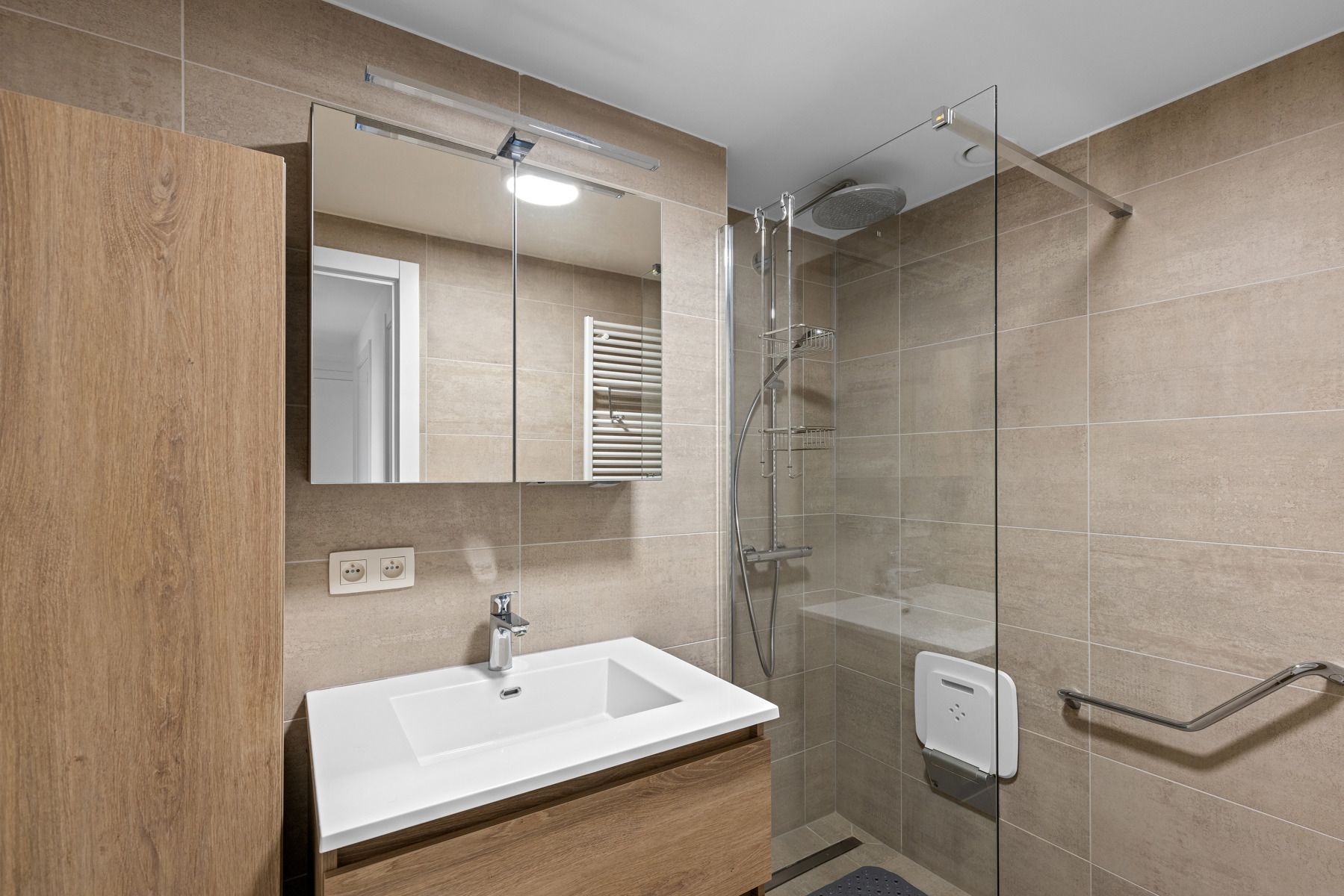  Uitstekend onderhouden 2 slpk appartement in hartje Bredene foto 12