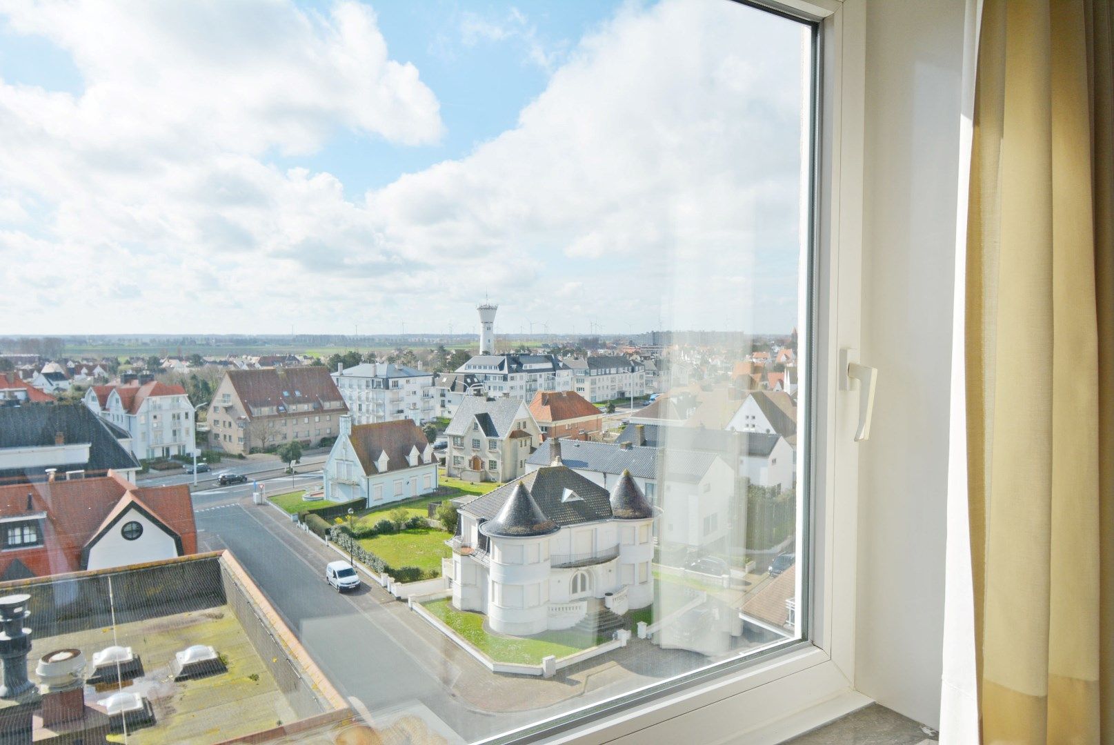 Zonnig, gerenoveerd hoekappartement met prachtig zeezicht foto 27