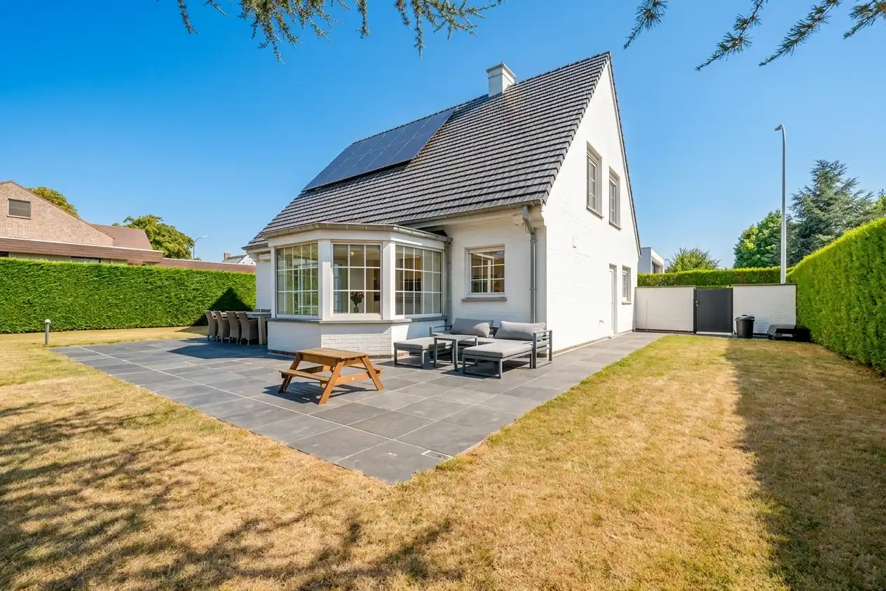 Lichtrijke villa met prachtige tuin in rustige woonwijk foto 20