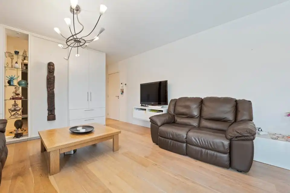 MODERN GELIJKVLOERS APPARTEMENT MET TERRAS EN STAANPLAATS IN SINT-TRUIDEN foto 7