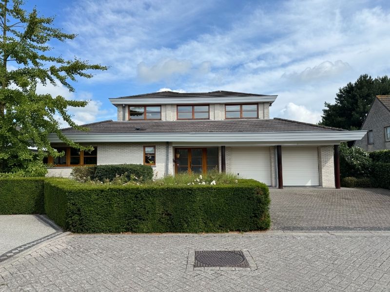 TE HUUR villa in rustige buurt foto {{pictureIndex}}