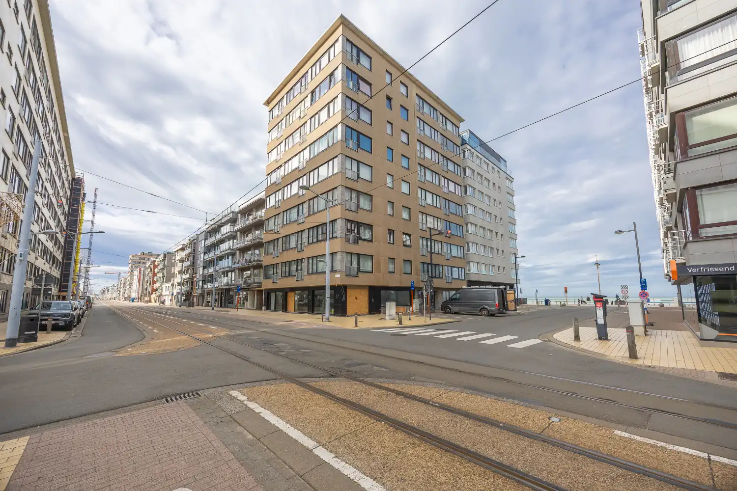 Instapklaar 2 slaapkamer-appartement met zijdelings zeezicht foto 3