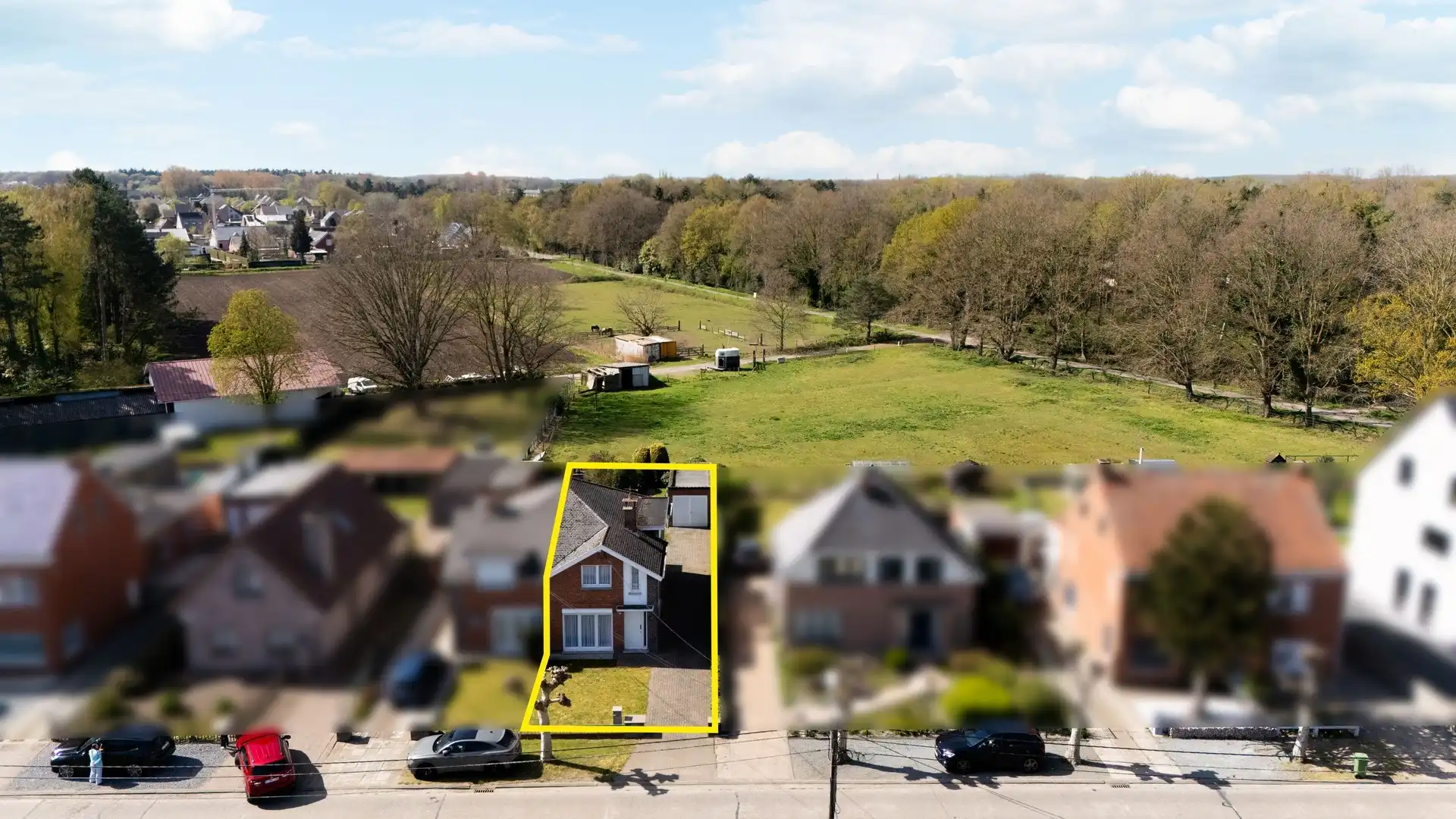Te renoveren gezinswoning met garage en tuin nabij het centrum van De Klinge foto 3