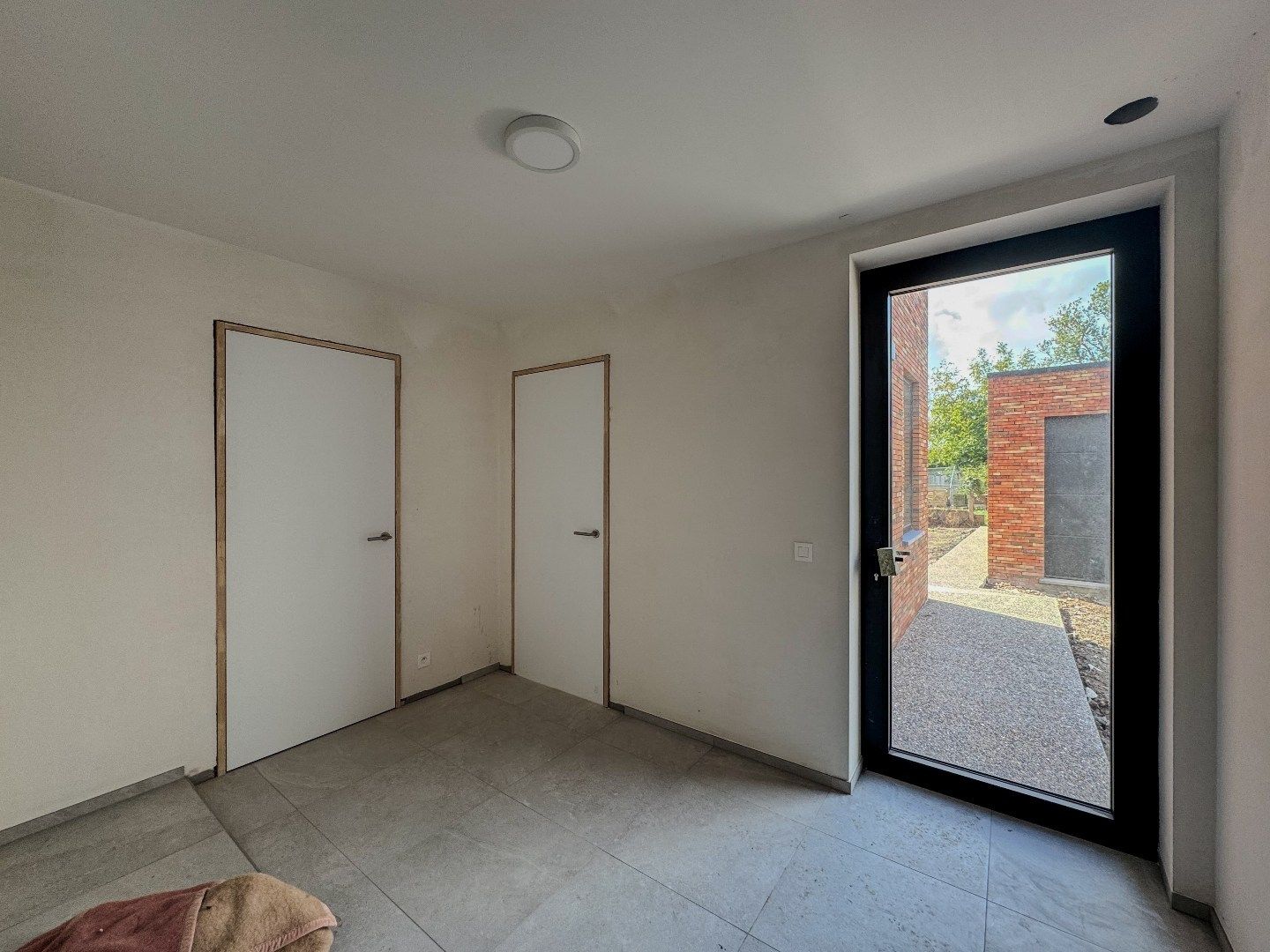 Energiezuinige nieuwbouwwoning met 3 slaapkamers, ruime garage en tuin. foto 10