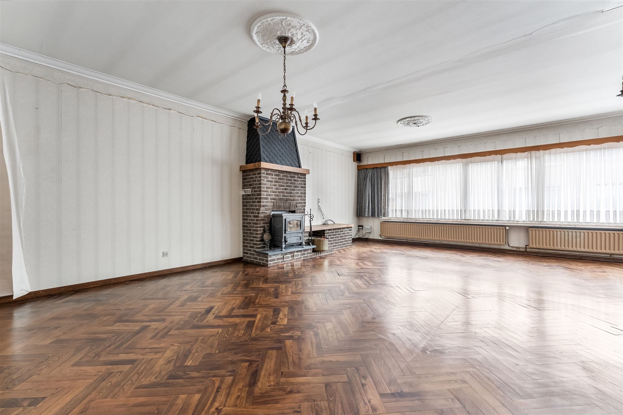 CENTRAAL GELEGEN, RUIM HANDELSPAND MET WOONST (415M²) TE BALEN foto 8