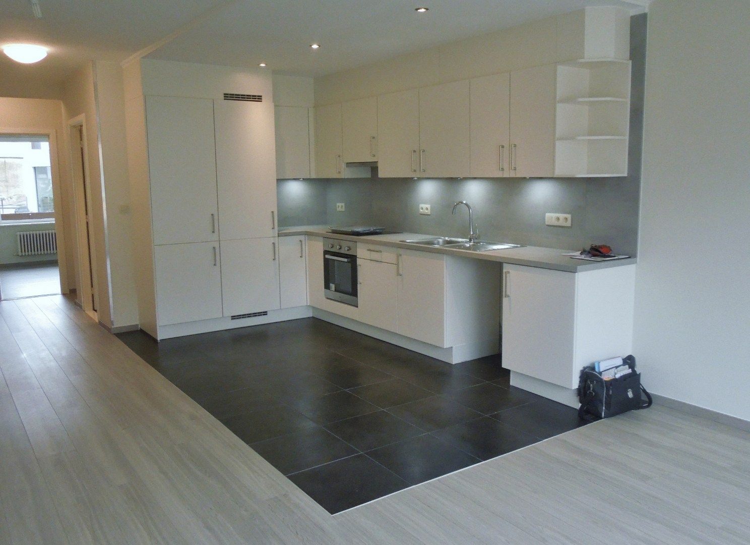 Niet gemeubeld appartement met twee slaapkamers foto 3