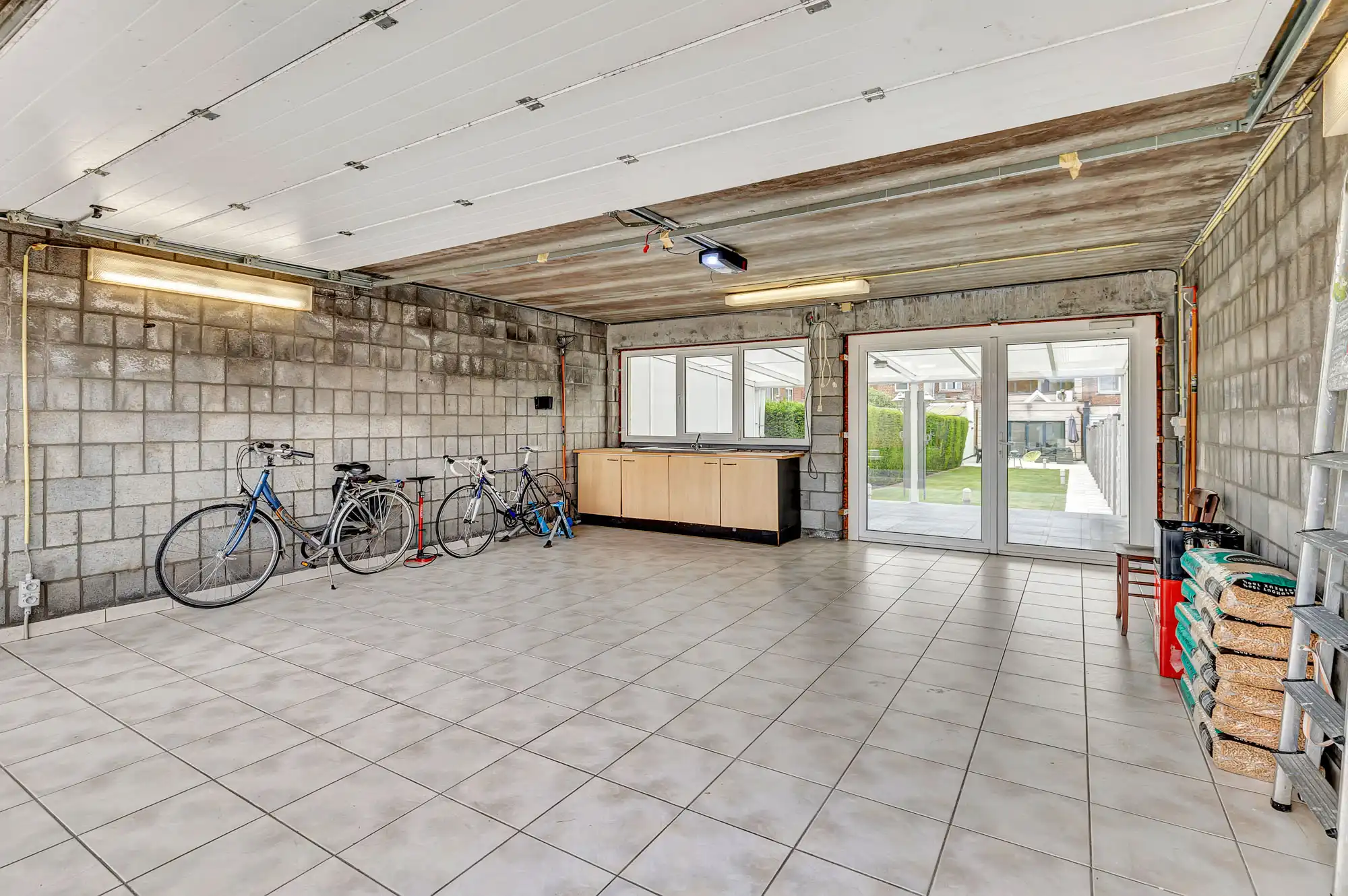 Instapklare, energiezuinige woning met ruime garage foto 27