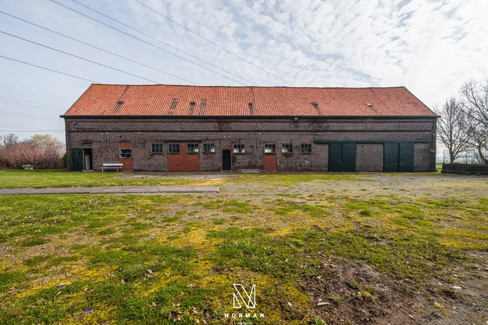 Unieke erfgoedhoeve op 33400 m² met dreef, bijgebouwen en landelijke vergezichten foto 31