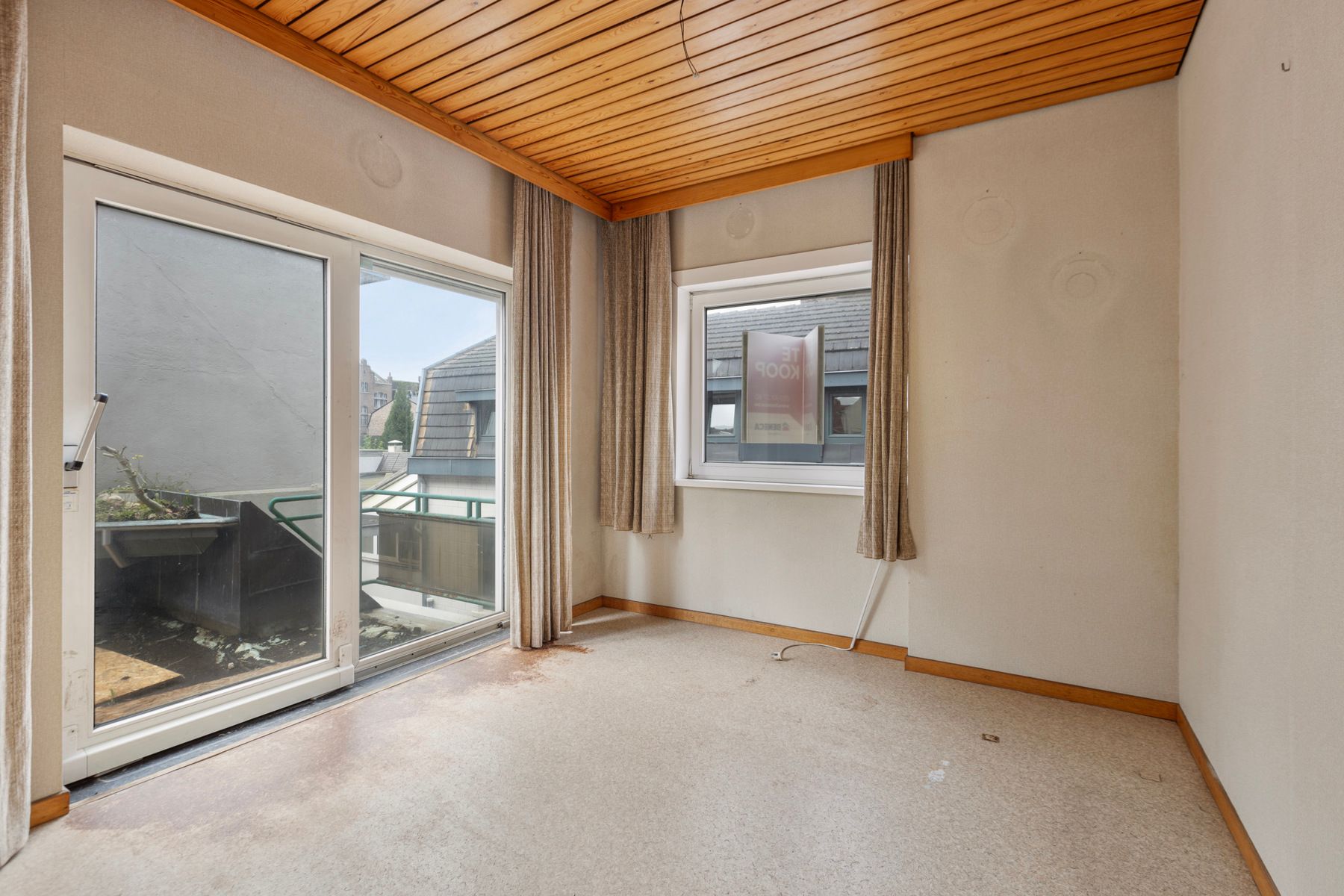 Handelszaak en ruime woning (4 slpk.) in hartje Maaseik.  foto 31