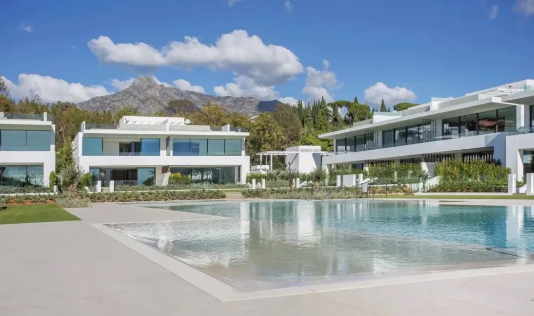 Beleef het summum van exclusief wonen op de Gouden Mijl - prestigieus project in Marbella foto {{pictureIndex}}