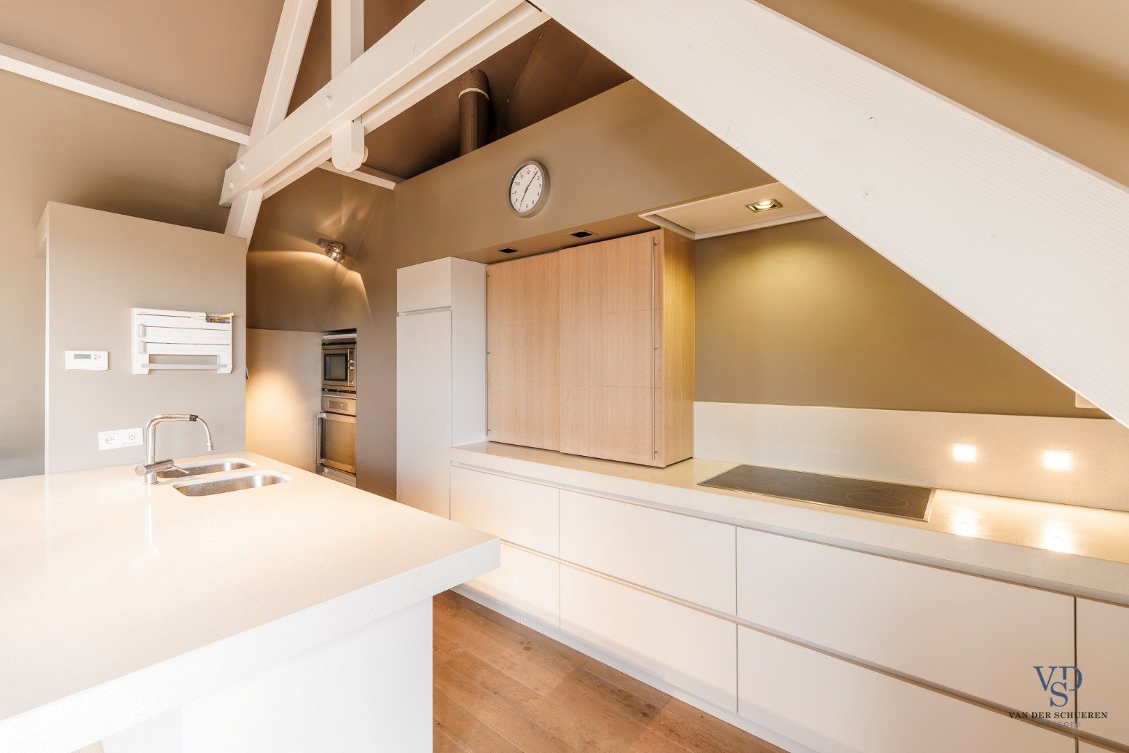 Ruim en stijlvol duplex appartement met twee terrassen foto 4