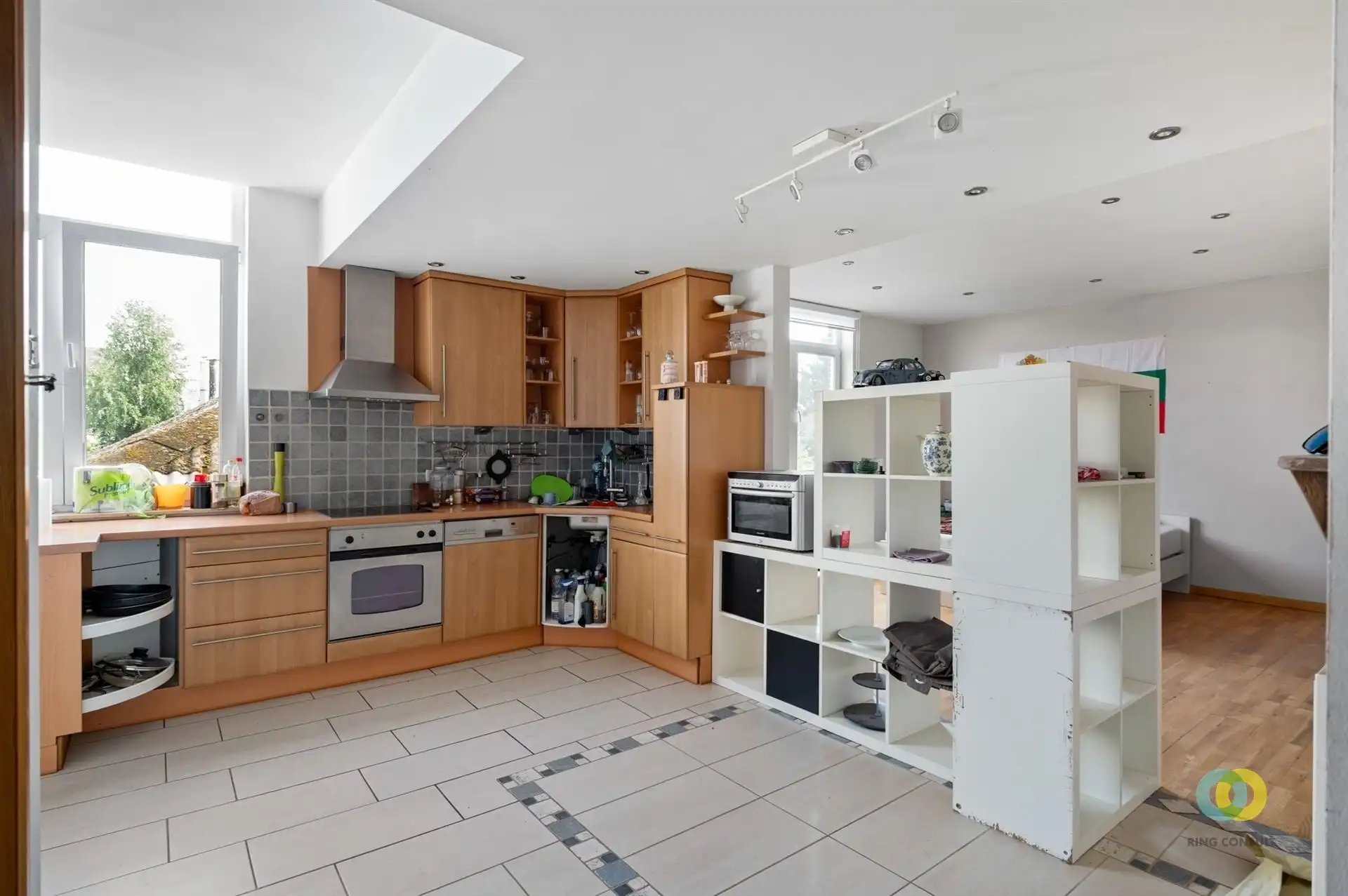 Bedrijfspand met loods, kantoor en appartement foto 8