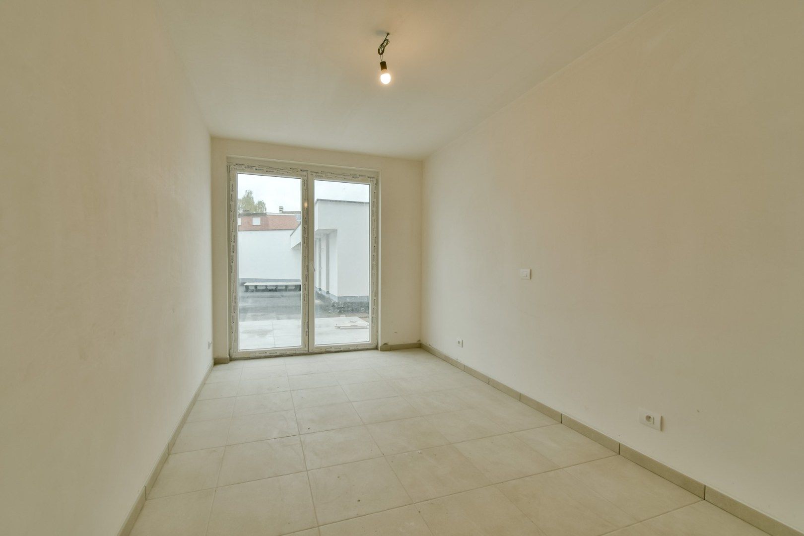 Gelijkvloerse appartement te huur in centrum Torhout! foto 4