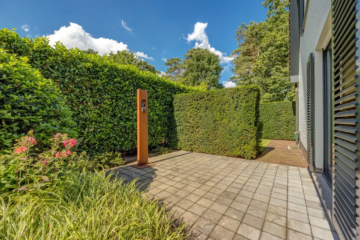 Modern gerenoveerde villa in doodlopende straat foto 4