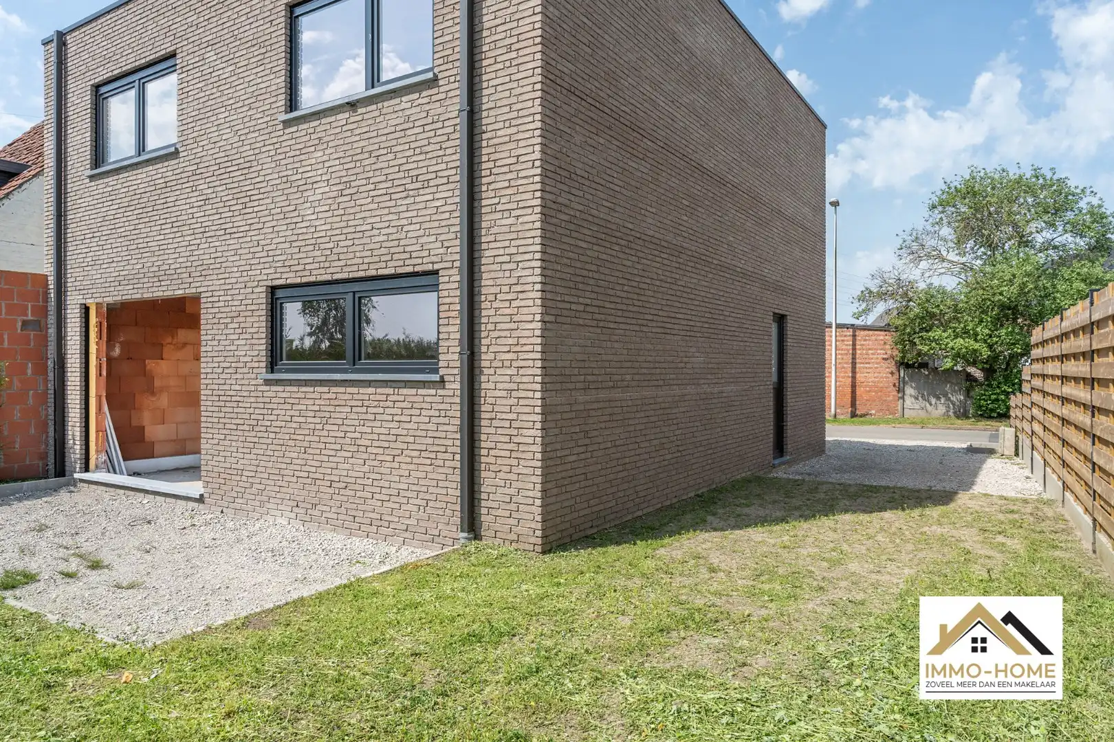 HOB casco woning met héél veel potentieel foto 2
